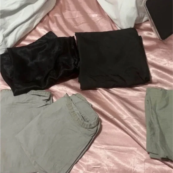 Gray and White Bedding Set - Picture 5 of 6